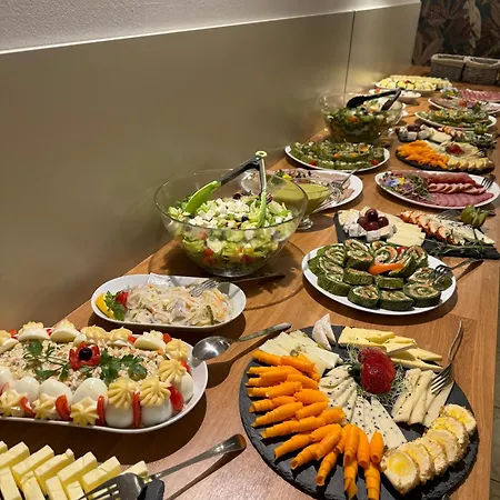 Perla Swieradowa Bed & Breakfast *